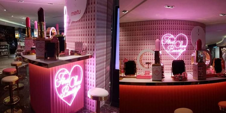 Creative window display - 1