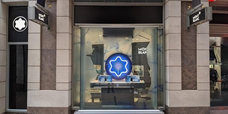 3 Creative Retail Window Displays to Try in 2023