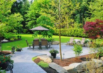 7 Ways to Turn Your Backyard into a Festive Paradise