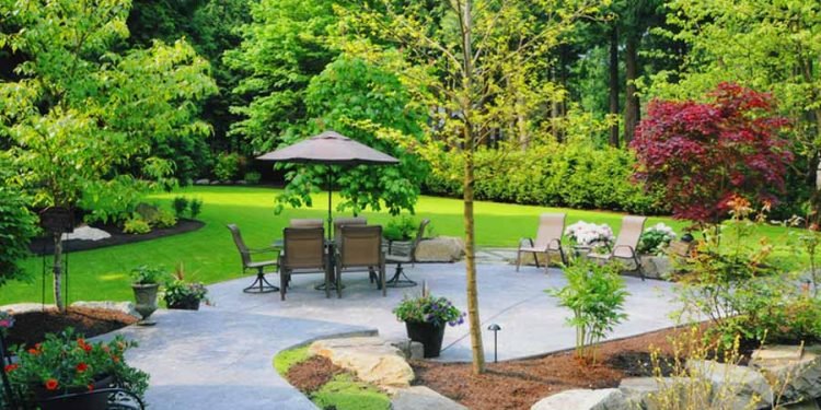 7 Ways to Turn Your Backyard into a Festive Paradise