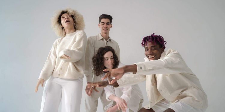 6 Tips on Creating More Modern & Stylish Outfits In 2023