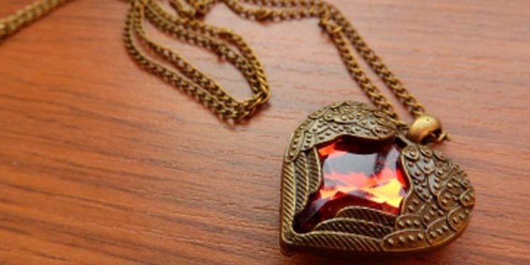 Beautiful-Jewelry-Pieces-As-Gifts-For-Her-That-She-Won't-Forget