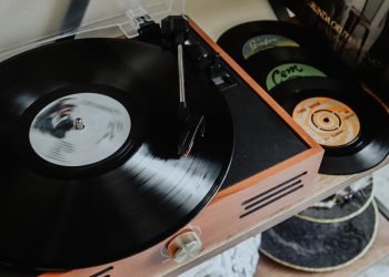 Why A Turntable is the Must-Have Gift for New Homeowners