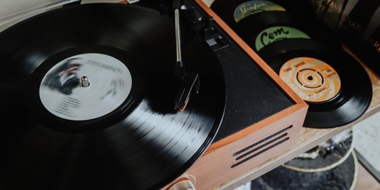 Why A Turntable is the Must-Have Gift for New Homeowners