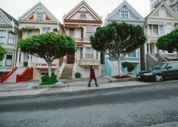 Choosing a Townhouse Offers the Best of Both Worlds