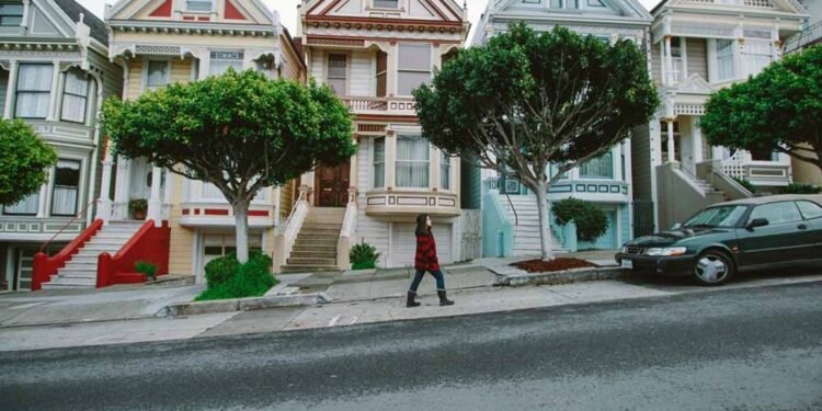 Choosing a Townhouse Offers the Best of Both Worlds