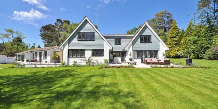 The Best Investments to Enhance Curb Appeal