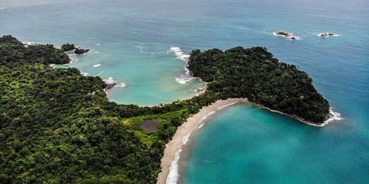 How does Costa Rica's luxury villa experience differ from other luxury destinations