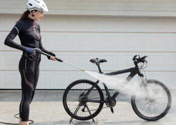 Auto-retract system redefines the convenience of pressure washers 2