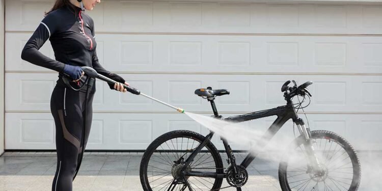 Auto-retract system redefines the convenience of pressure washers 2