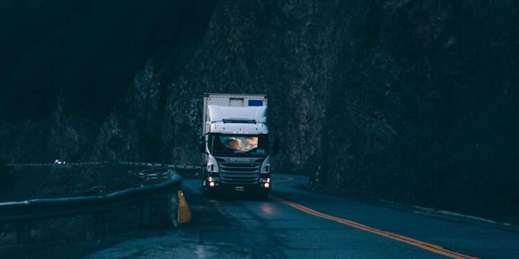 How Trucking Dispatch Software Can Help Strengthen Driver-Manager Relations