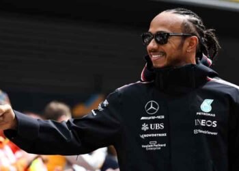 Lewis-Hamilton-Signs-for-Another-Two-Years-with-Mercedes