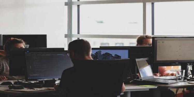 Top-5-Field-Service-Challenges-and-How-to-Solve-Them