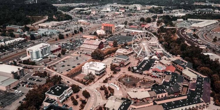 Bright-Lights, Endless Fun_ A Guide to the Pigeon Forge Strip-1