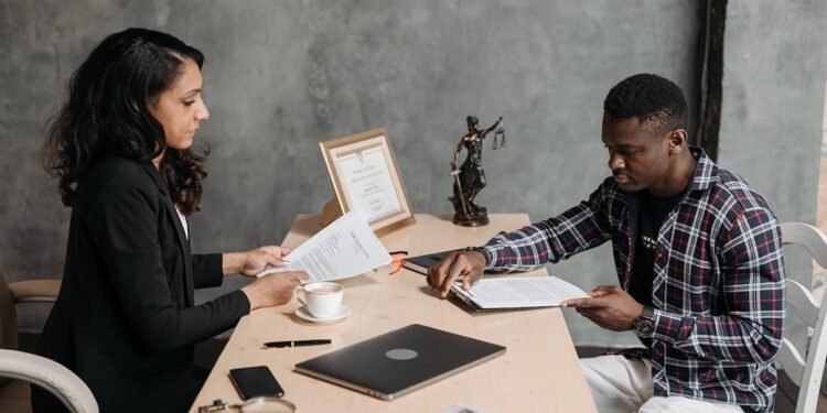 How a Toronto Employment Lawyer Can Help You