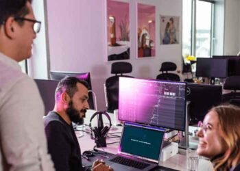 How to Use Onboarding Software to Onboard New Hires Before Day One