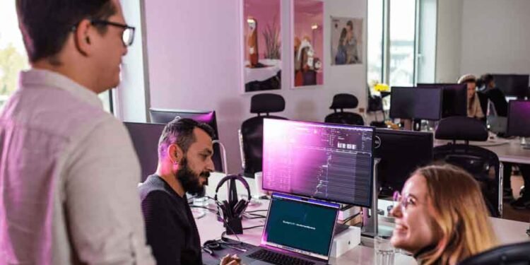 How to Use Onboarding Software to Onboard New Hires Before Day One