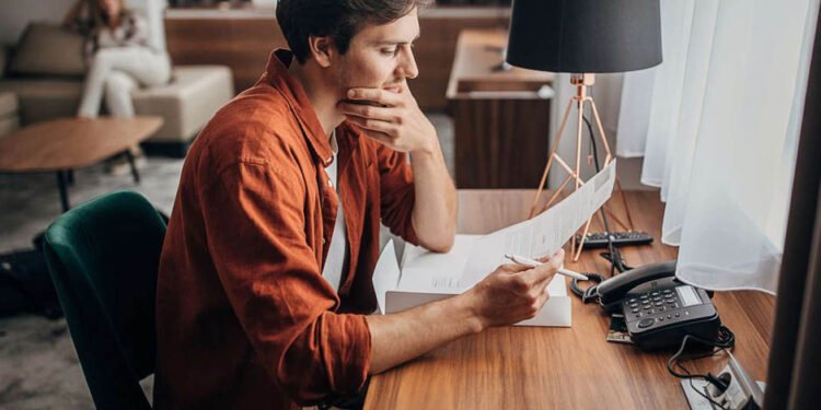 Prioritizing Savings and Investments for Financial Success