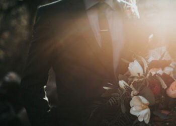 Get 101 tips to prepare for your dream wedding. Once done, move forward to find your perfect designer wedding dresses and make your day unforgettable. Visit Amarra now!