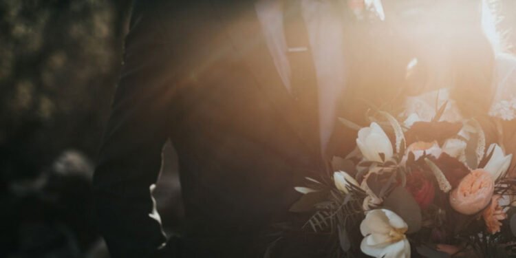 Get 101 tips to prepare for your dream wedding. Once done, move forward to find your perfect designer wedding dresses and make your day unforgettable. Visit Amarra now!