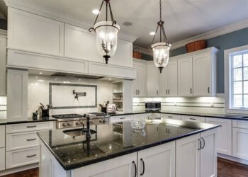 Modern-Kitchen-Remodeling-with-White-Shaker-Cabinets