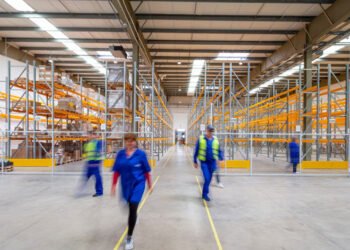 How to Safely Handle Heavy Loads in Your Warehouse