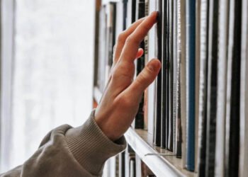 READING HABITS AROUND THE WORLD