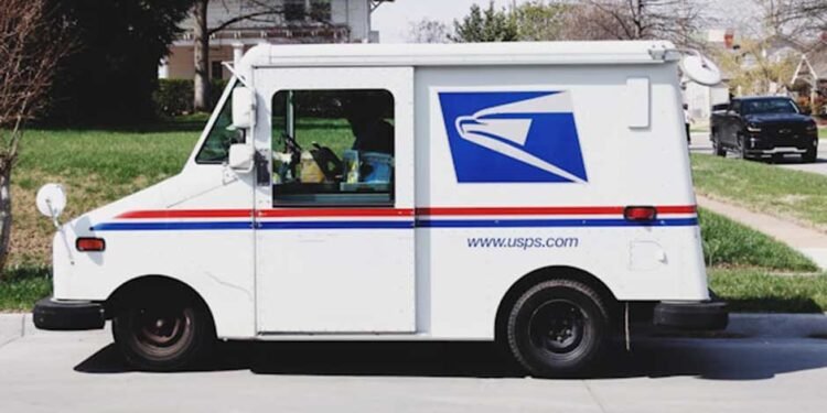 5-Reasons-to-Consider-Outsourcing-Direct-Mail-Services