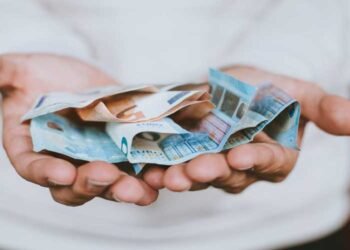 5-Effective-Strategies-for-Managing-Your-Money-in-2024