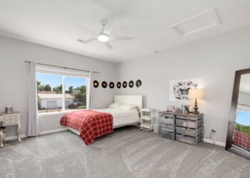 Experience-Convenience-and-Modern-Design-with-Motorized-Roller-Shades