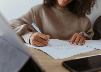 How to Effectively Handle Tenant Disputes Over a Lease Violation