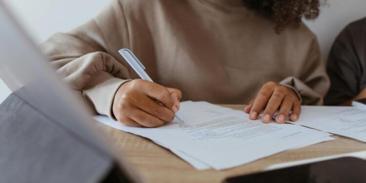 How to Effectively Handle Tenant Disputes Over a Lease Violation