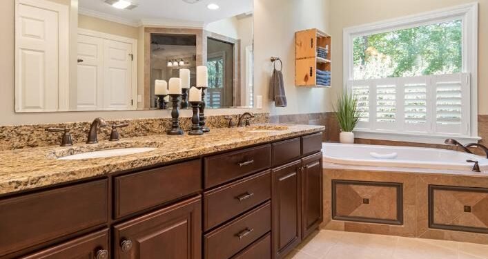 How to Create a Farmhouse-Style Bathroom