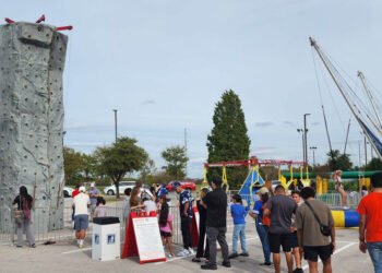 The Benefits of Rock Wall Rentals for Corporate Team-Building Events