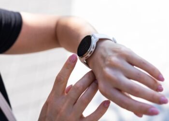 Explore 3 AMOLED Display Smartwatch for Crisp Displays