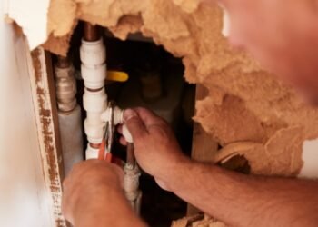 How to Choose the Right Water Damage Restoration Service