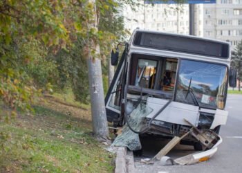 Injury Risks of Standing on a Moving Bus