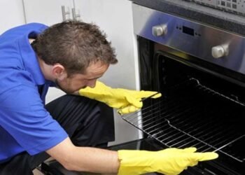 The-Ultimate-Guide-to-Removing-Stubborn-Oven-Stains