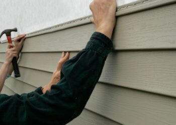 install new siding to a house