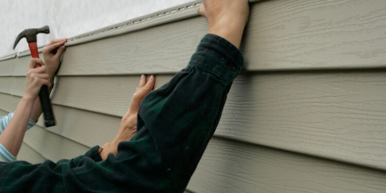 install new siding to a house