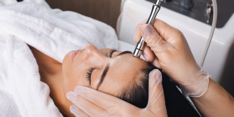 How to Maintain Youthful Skin with Regular Professional Cosmetic Care