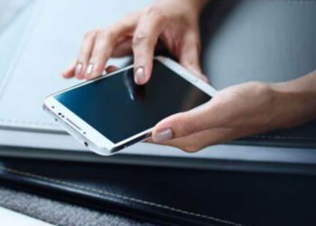 The Benefits of a Large Smartphone Display for Work and Play