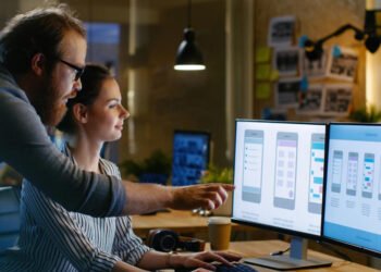 Choosing Between Pre-Built and Custom Solutions: Insights from Web Design Agencies
