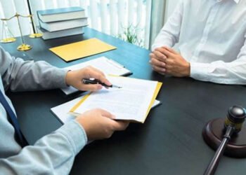 How Do You Know When Your Business Needs a Lawyer?