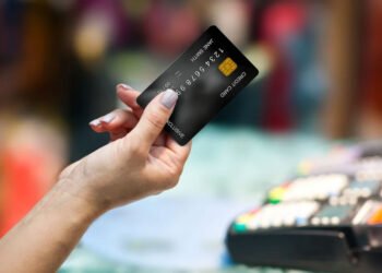 The Pros and Cons of Applying for a Credit Card Without a Credit History