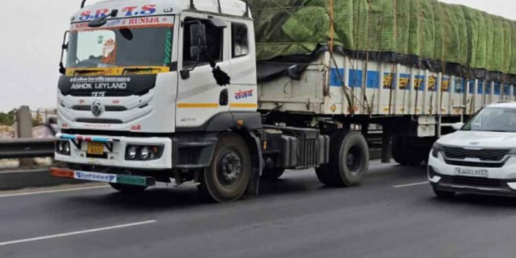 5-Ways-Truck-Accidents-Differ-from-Car-Accidents