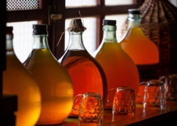How to Make Carbonated Mead Without Complicated Equipment