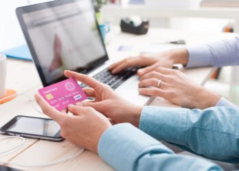 How to Use an Instant Credit Card for Emergency Expenses