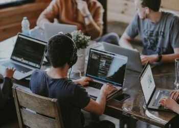 How-to-Monitor-and-Manage-Students-Online-Behavior-Effectively