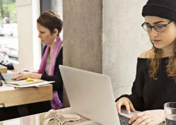 How Does a Free Job Alert Help You Find Better Career Opportunities?